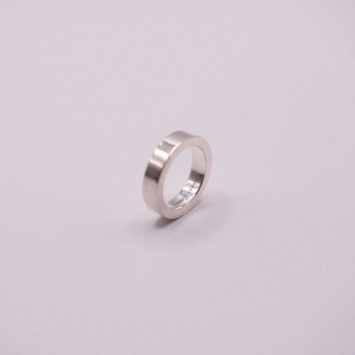 Anillos de plata apilados
