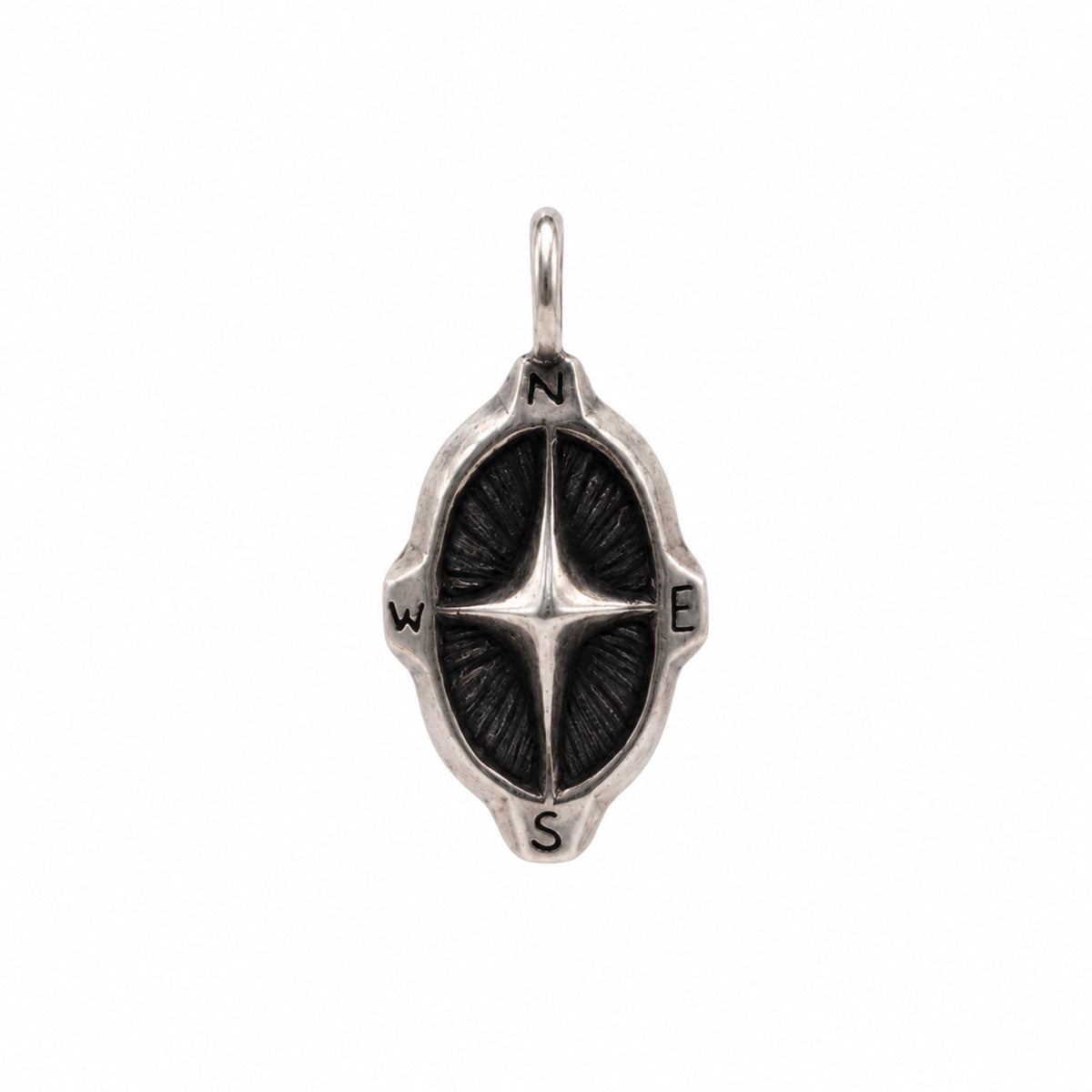 Abstract Compass Pendant de Sunset Seeker, dije de plata .925 sobre fondo neutro